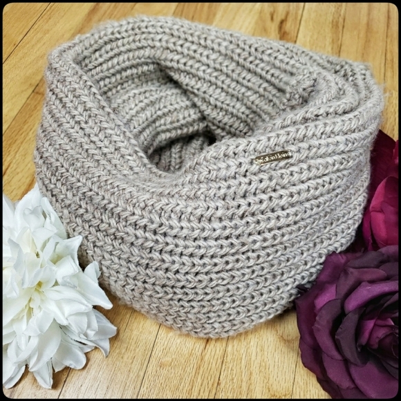 Calvin Klein Accessories - Calvin Klein Chunky Knit Infinity Scarf